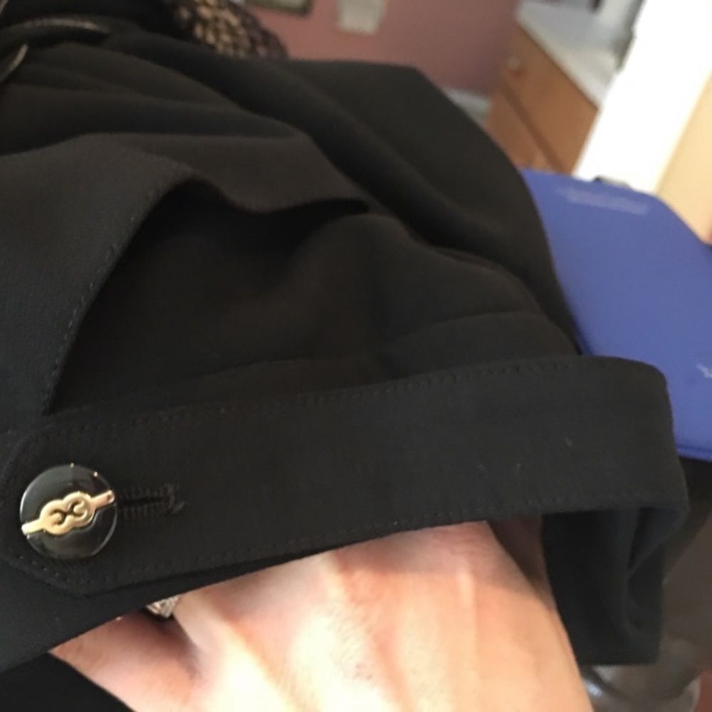 ESCADA pencil skirt with lovely buttons - Picture 6 of 8